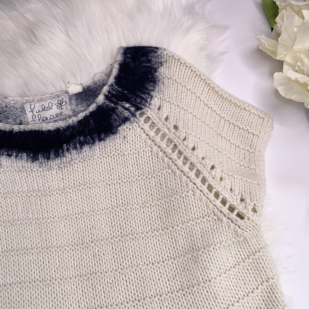 Women's Cream Short-Sleeve Knit Sweater with Black Ombre Trim - Picture 4 of 11